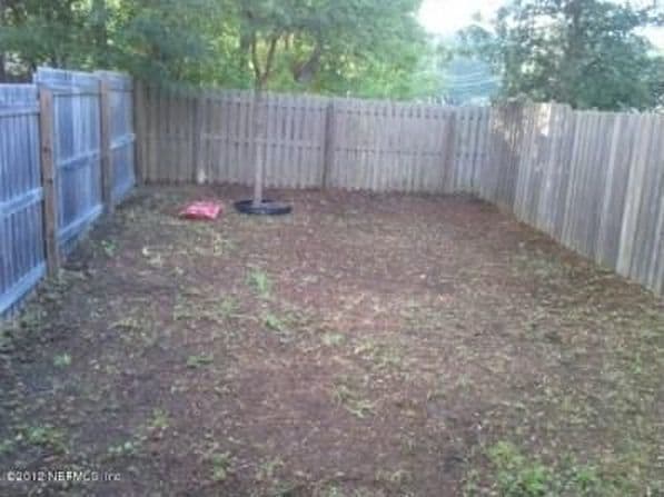 Building Photo - RENOVATED 3 BEDROOM 2 BATHS TOWNHOME