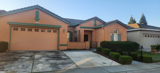 Building Photo - Large single story 4bd/3bath home in Elk Grove!!!