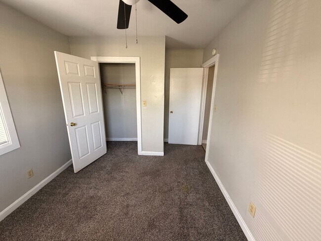Building Photo - 2020 N Glenwood Ave