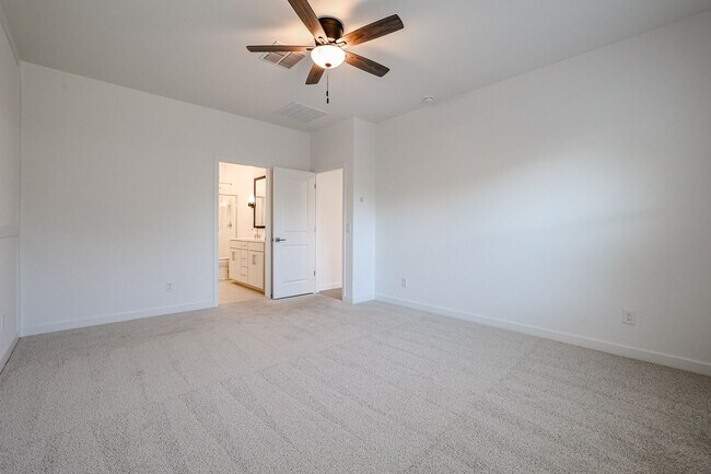 Building Photo - 4 Bedroom in Ambra Gated Community