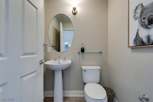 Building Photo - 150 S Las Vegas Blvd