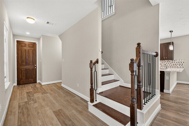 Building Photo - 10214 Pinewood Fox Dr