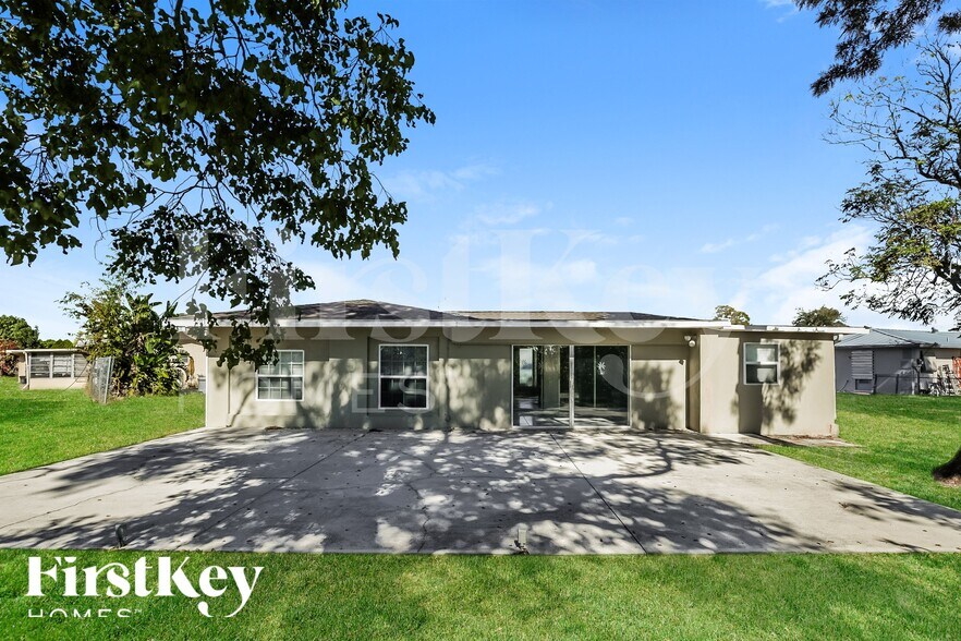 Building Photo - 1802 Ridgecrest St