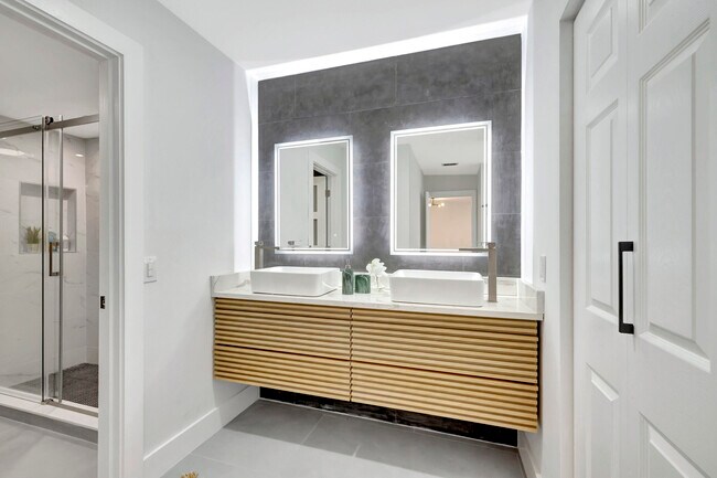 Building Photo - 7898 Eastlake Dr