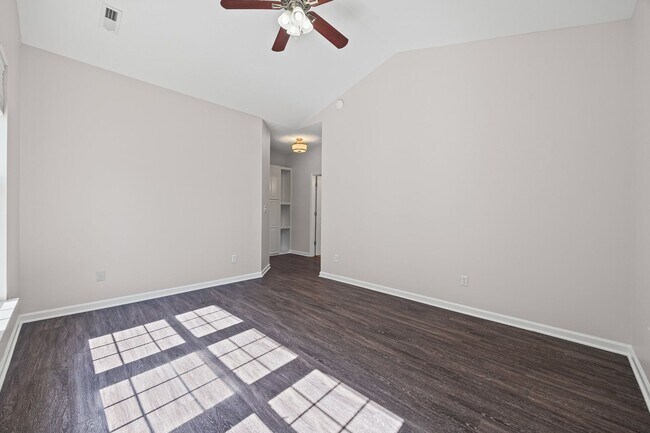 Building Photo - Idyllic 3-bed, 2.5 bath in the desirable W...