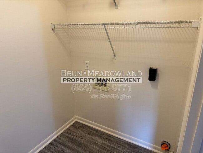 Building Photo - 8676 Tervada Dr