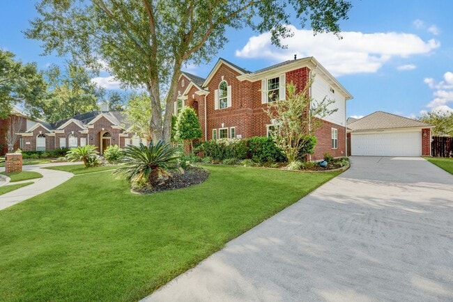 Building Photo - Stunning 4-Bedroom, 2.5-Bathroom Home with...