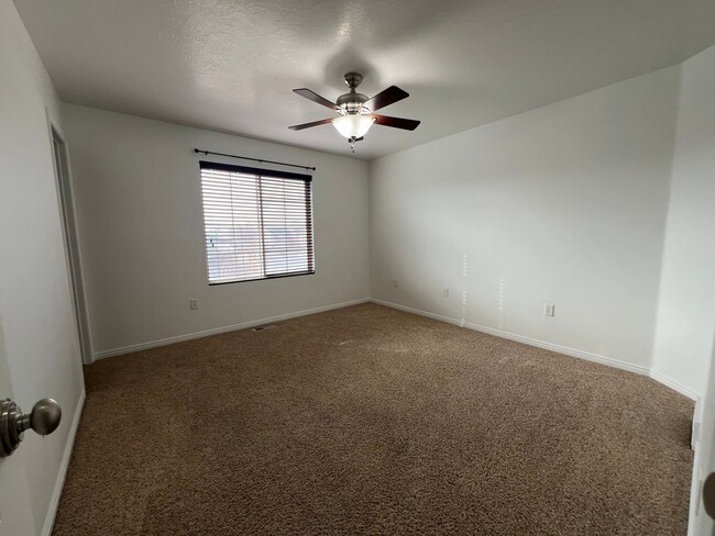 Building Photo - Stansbury Park Townhome with 3 Bedrooms