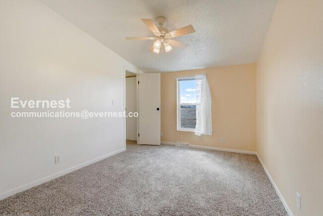 Building Photo - 1385 Antelope Dr