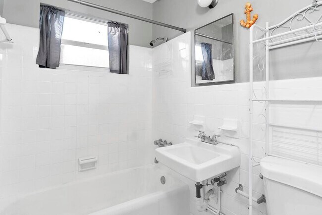 Building Photo - 813 9th N Ave