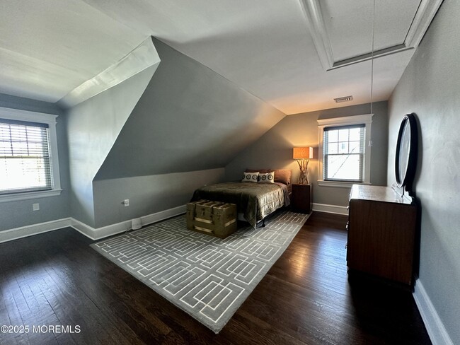 Building Photo - 703 7th Ave