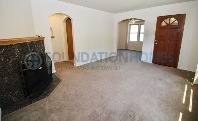 Building Photo - 130 Suffield Ave