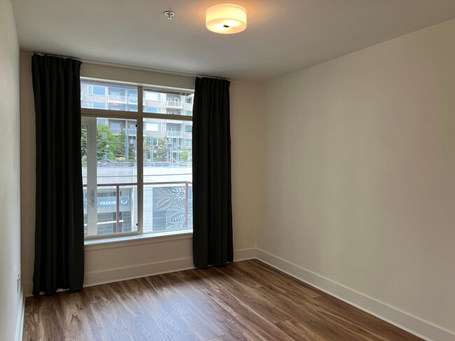Building Photo - Stunning, Luxe Condo in Ballard! Two Beds ...