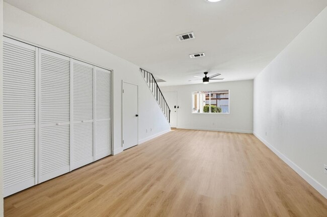 Building Photo - 5130 N River Rd