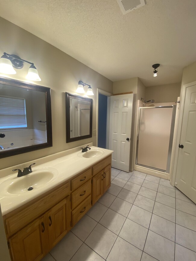 Building Photo - 8604 Timberlyn Way