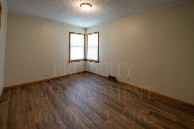 Building Photo - Charming 2 Bed, 1 Bath Duplex
