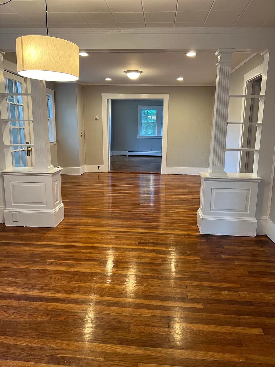 Building Photo - 102 Main St