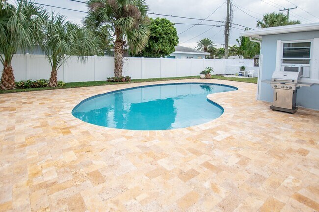 Building Photo - 1165 Cabana Rd