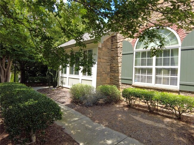 Building Photo - 100 Highlands Ridge Pl SE