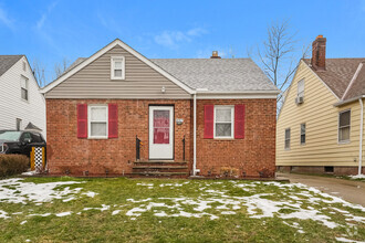 Building Photo - 3-Bedroom Home in Maple Heights, OH