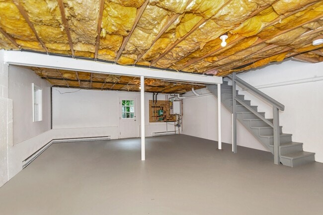 Building Photo - 352 Mammoth Rd
