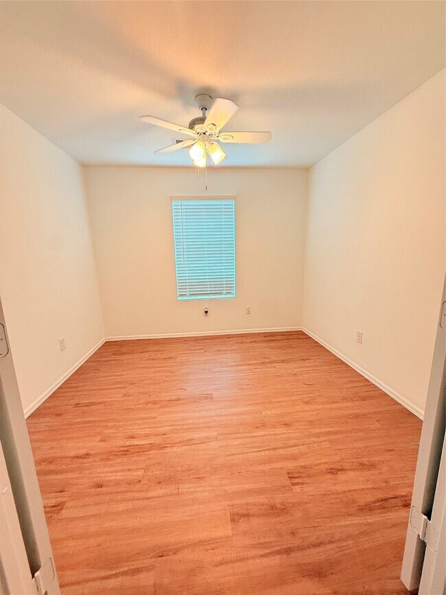 Building Photo - 702 Pleasant Pt Dr