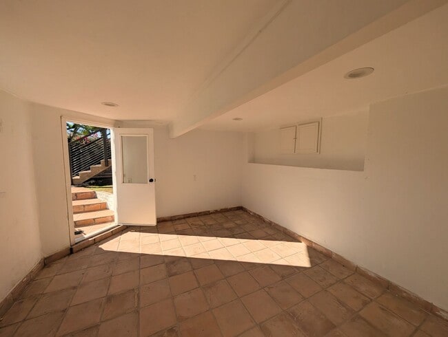 Building Photo - Private 2 Bedroom Plus Home in Vista!
