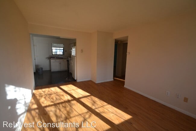 Building Photo - 2 br, 1 bath House - 1944 Chaucer Dr #B