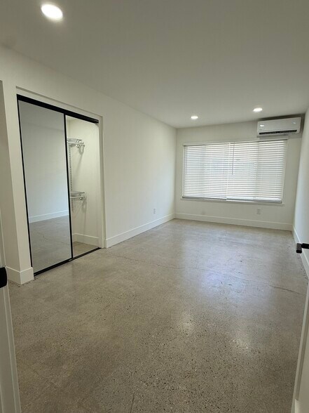 Building Photo - 14962 Rolling Ridge Dr
