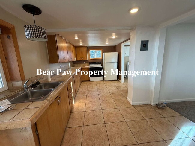 Building Photo - "Charming cabin in Evergreen"