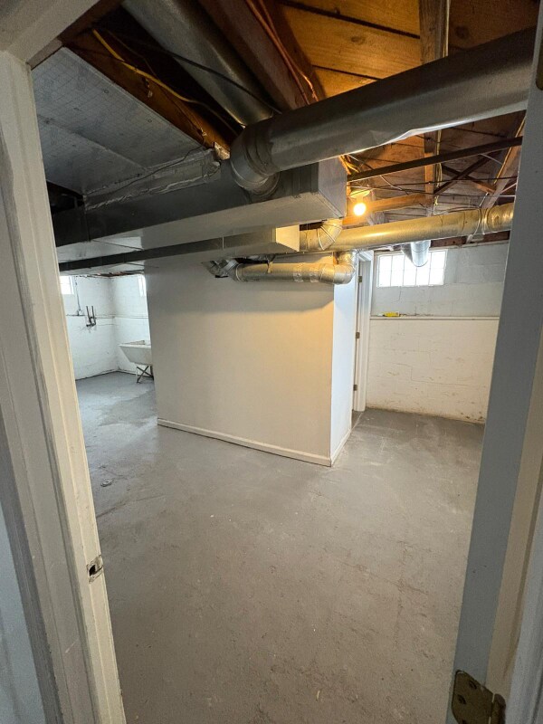 Building Photo - 5324 Kohout St