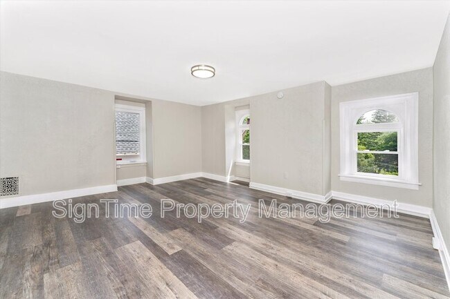 Building Photo - 267 S Prospect St