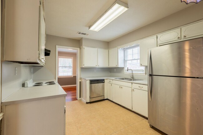 Building Photo - Quiet Ranch