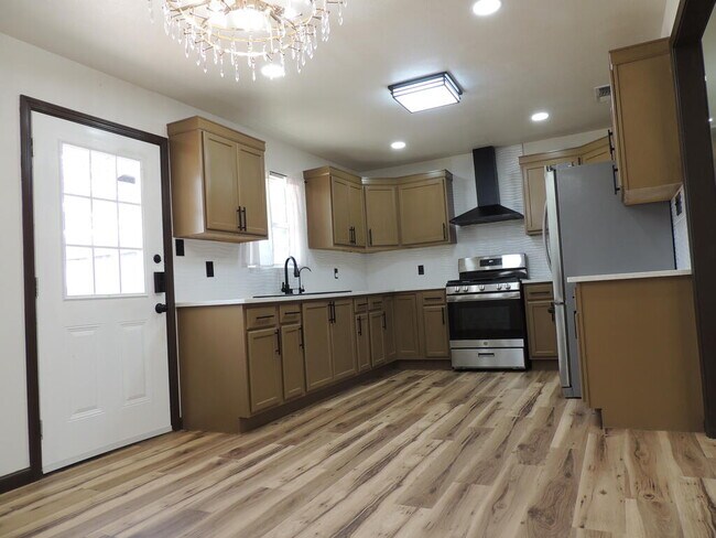 Building Photo - 2816 Catalina Dr