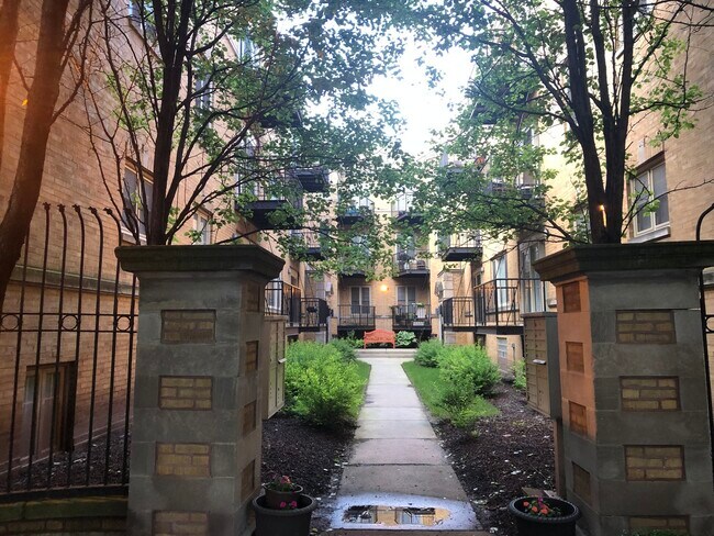 Building Photo - 1468 E 69th St