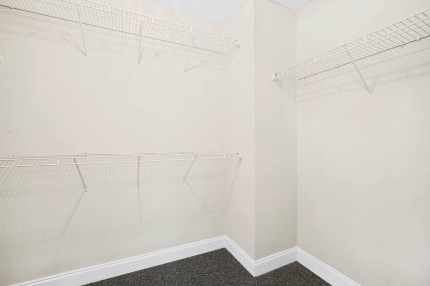 Building Photo - 121 Feathers Ln