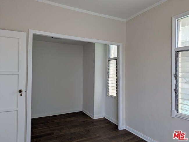 Building Photo - 634 S Gramercy Pl