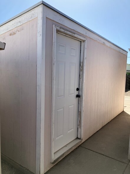 Building Photo - 2999 1/4 Pinyon Ave