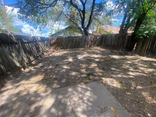 Building Photo - 1000 Fieldwood Dr