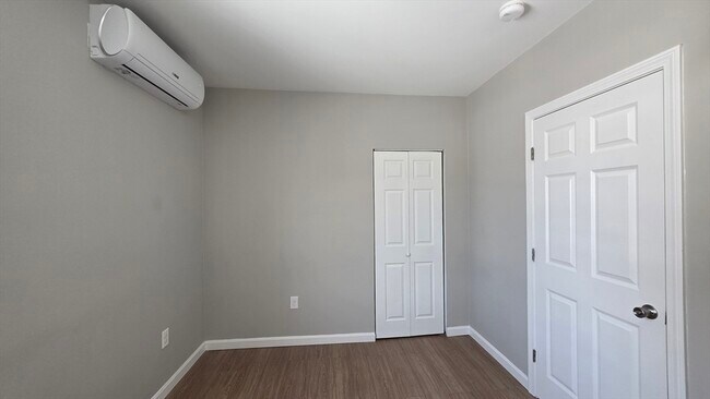 Building Photo - 31 Hicks St