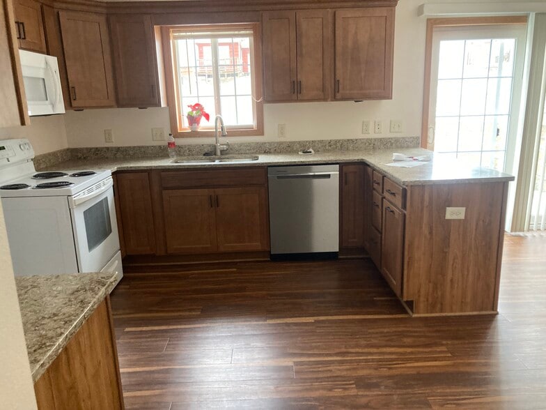 Building Photo - 4 Weaver Dr