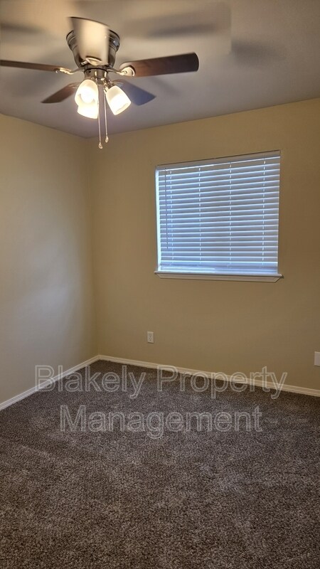 Building Photo - 4004 E Park Ridge Dr