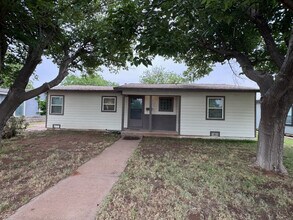 Building Photo - 1604 N Sam Houston Ave