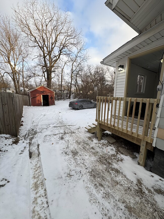 Building Photo - 1925 Sheridan Rd