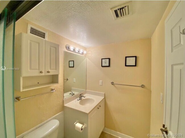 Building Photo - 2501 S Ocean Dr