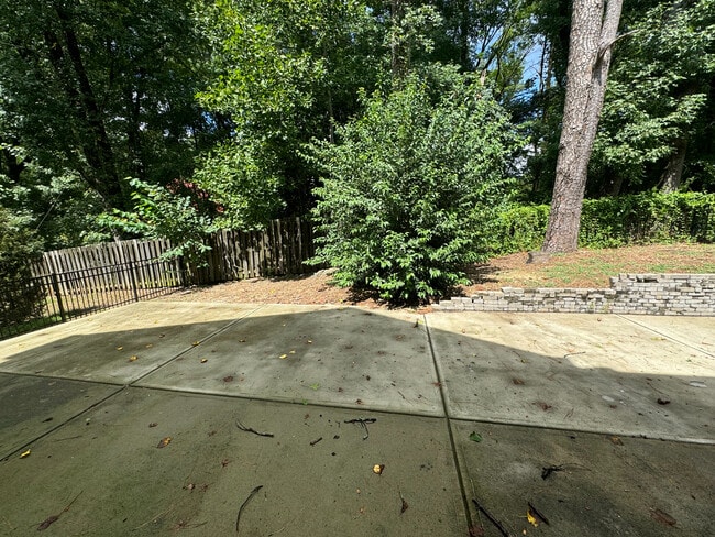 Building Photo - Room in House on Grande Chateau Ln