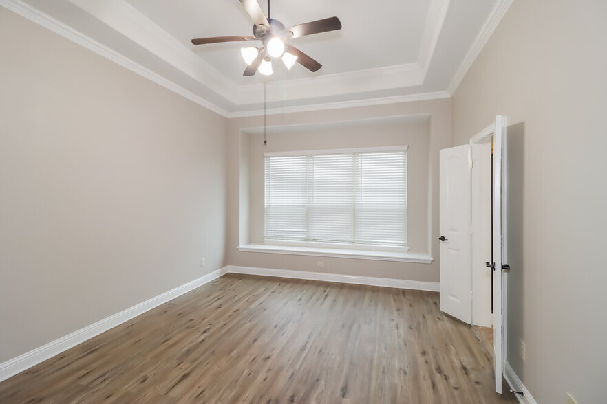 Building Photo - 116 Buescher Cove