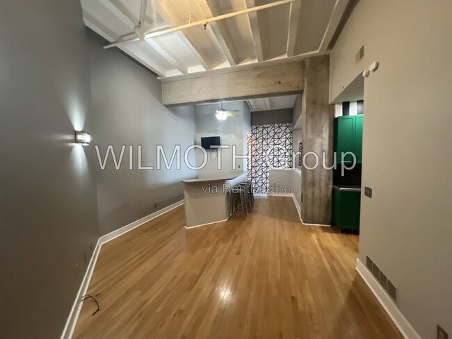 Building Photo - 611 N Park Ave