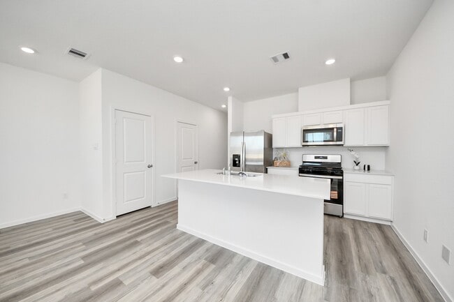 Building Photo - 6770 Bertner Ave