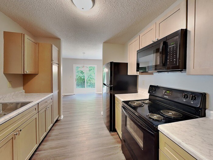 Building Photo - 4440 Riverbrook Ln